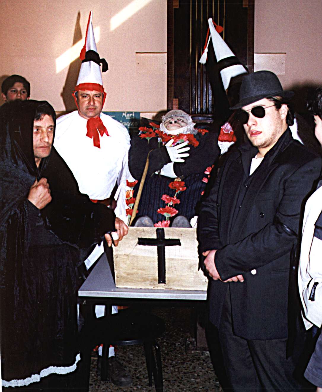 La veglia funebre con la moglie ed il figlio di Carnevale