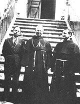 Giovanni Palatucci con lo zio Vescovo di Campagna e il cugino GIovanni Recupido