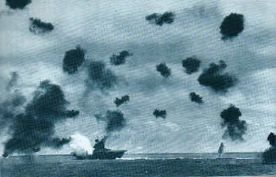 La Yorktown centrata in pieno da un coplo. Dopo essere stata bersagliata da bombe e siluri, venne infine silurata dal sommergibile I-168 e affond il 7 giugno