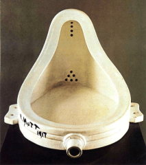 Marcel Duchamp. "Fountain" (1917). Ready-made di orinatoio in porcellana. H. 62,5 cm. Collezione Arturo Schwarz.