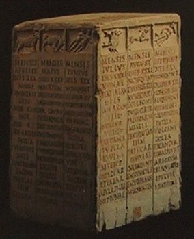 calendario a cippo del tipo in uso presso i contadini con raffigurazione dei segni zodiacali - Roma museo della civilt romana