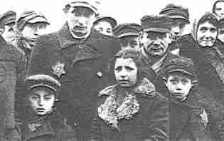 Un gruppo di internati nel ghetto ebraico di Lodz in Polonia