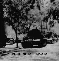LA GUERRA  .... 1944 ... carro armato tedesco davanti al comune